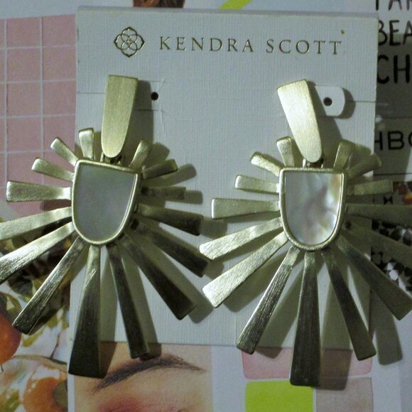 Kendra Scott Cambria Sunburst Mother of Pearl Drop Statement Earrings EUC - Picture 4 of 4